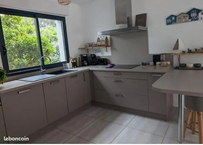 Maison Climatisee De 3 Avec Piscine Privee * סוטה